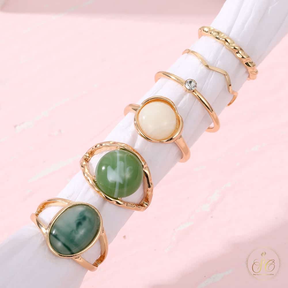 Graceful An Oval Green And White Gemstone Geometric Ring Set - SeoulChic.store