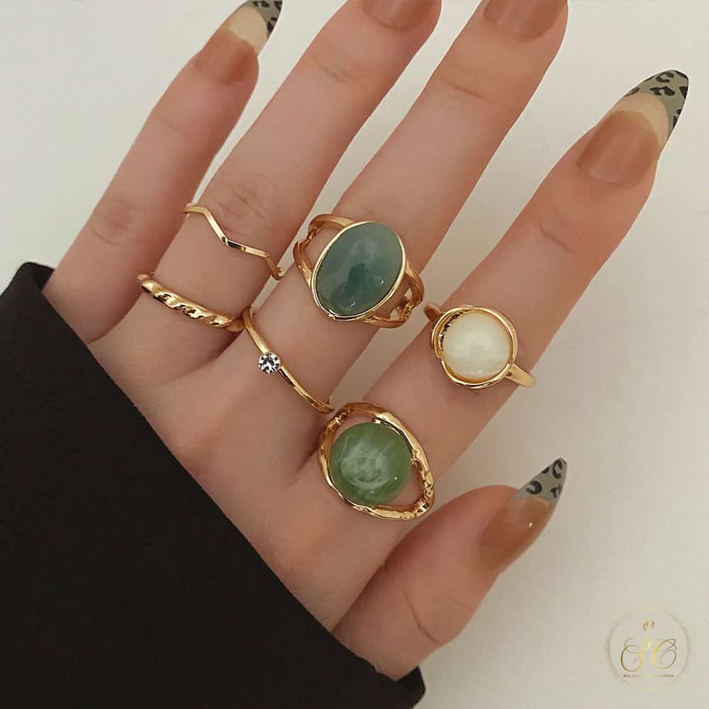 Graceful An Oval Green And White Gemstone Geometric Ring Set - SeoulChic.store