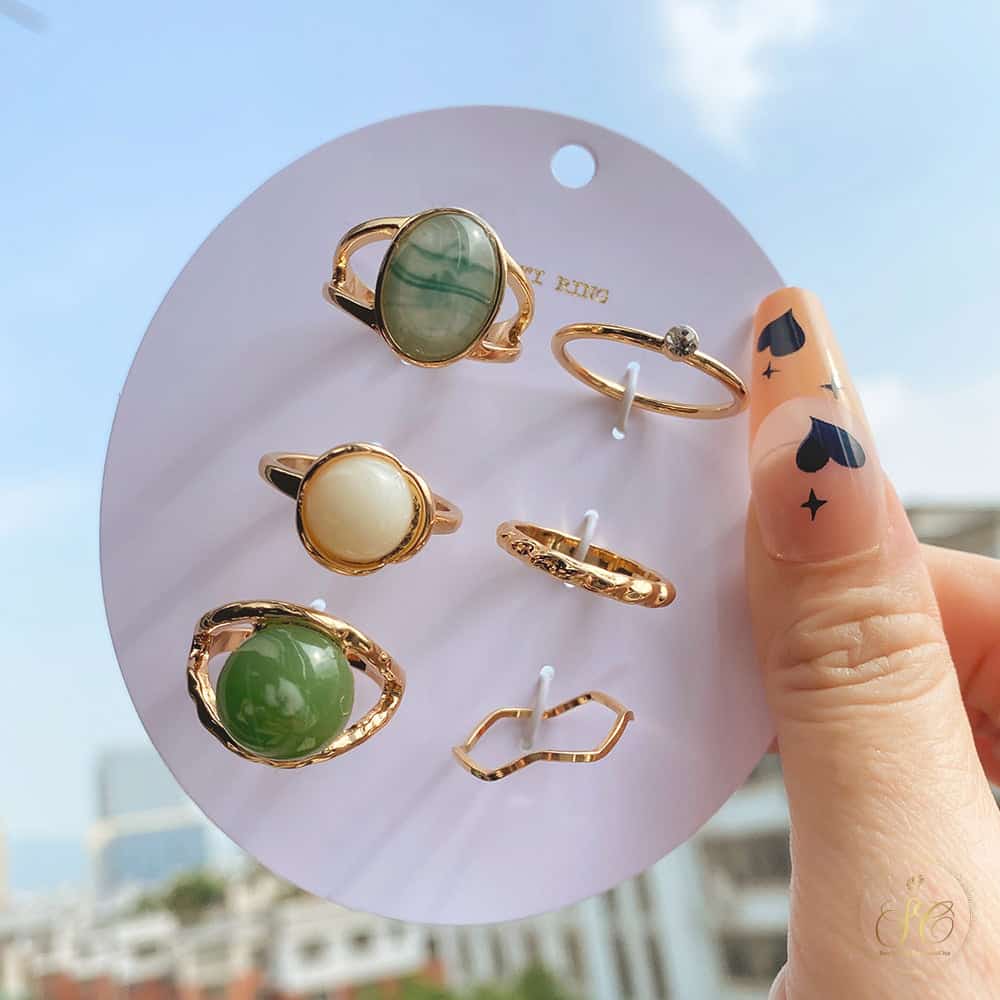Graceful An Oval Green And White Gemstone Geometric Ring Set - SeoulChic.store
