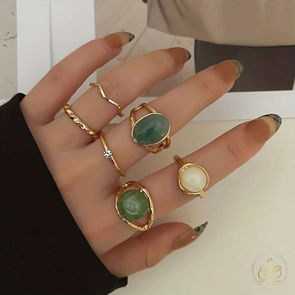 Graceful An Oval Green And White Gemstone Geometric Ring Set - SeoulChic.store
