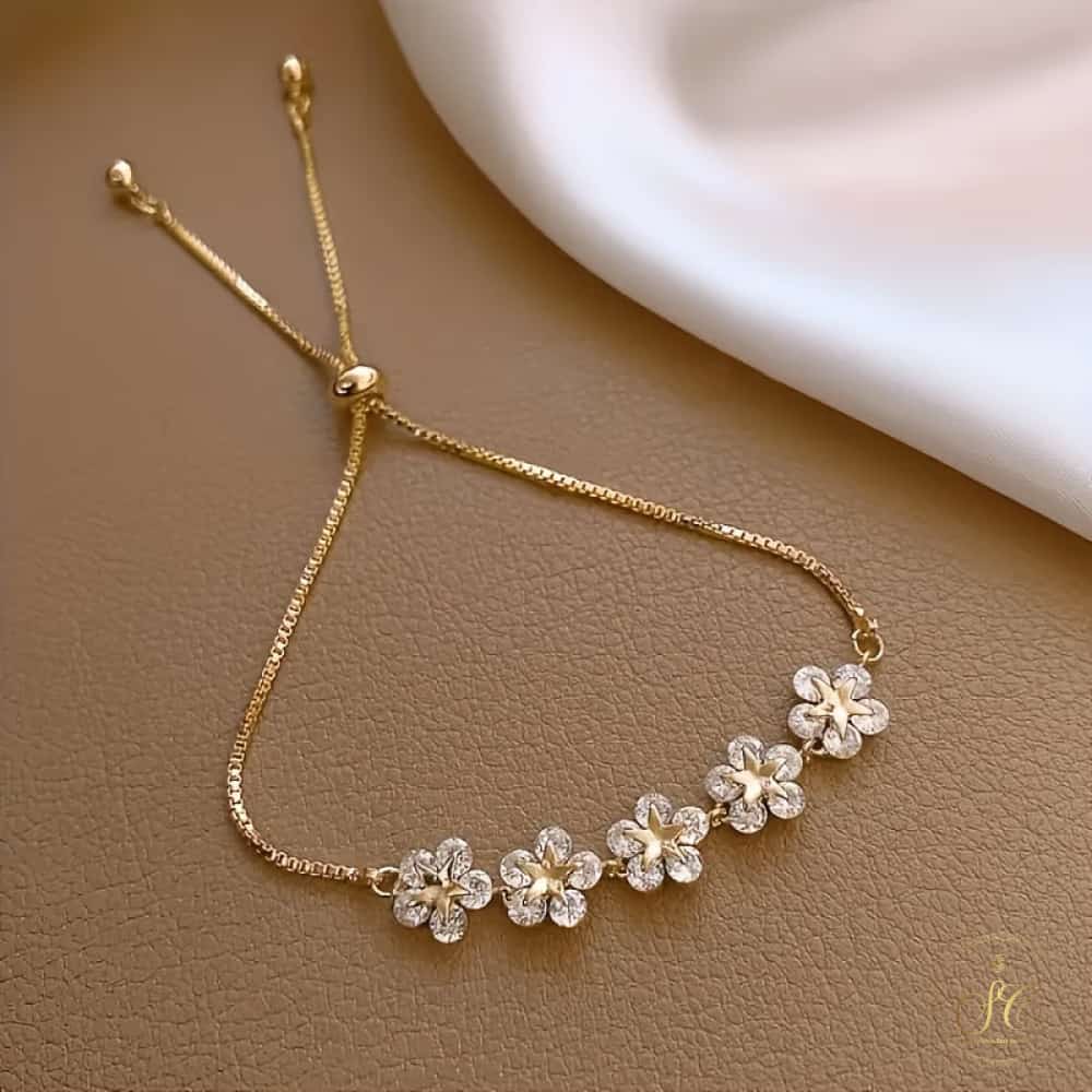 Premium Elegant Interlocking Link Flower Charm Bracelet - SeoulChic.store