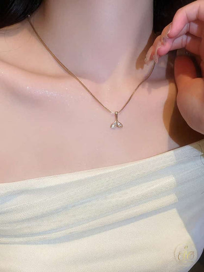 Modern Elegant Minimalist Rhinestone Fish Tail Pendant Necklace - SeoulChic.store