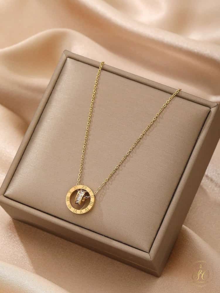 Graceful Elegant Roman Numerals Detail Circle Pendant Necklace - SeoulChic.store