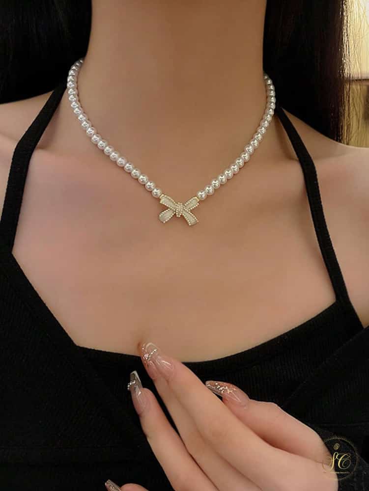 Premium Glamorous Rhinestone Bow With Faux Pearl Beads Necklace - SeoulChic.store