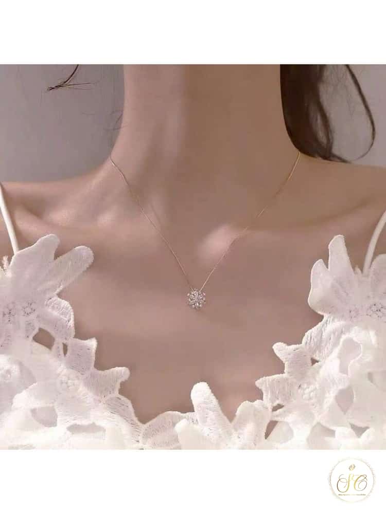 Graceful Korean Style Snowflake Pendant Necklace - SeoulChic.store