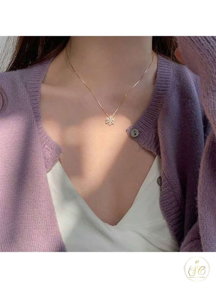 Graceful Korean Style Snowflake Pendant Necklace - SeoulChic.store