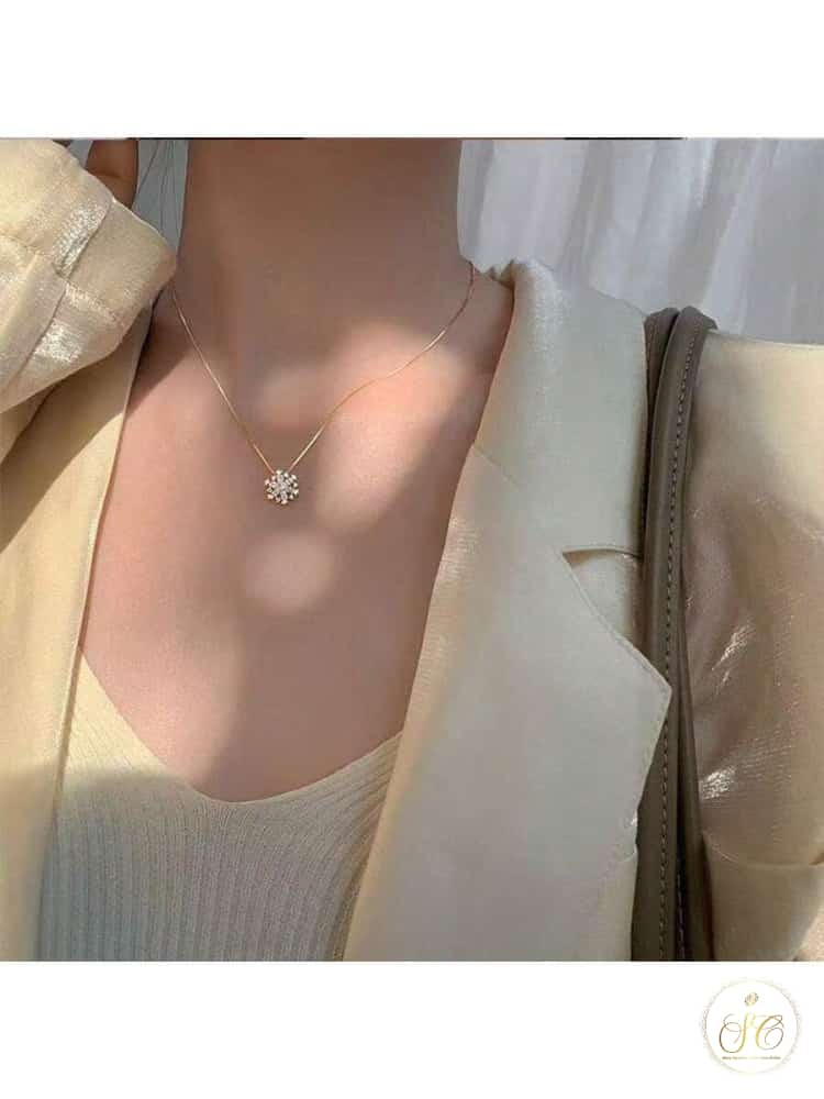 Graceful Korean Style Snowflake Pendant Necklace - SeoulChic.store