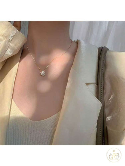 Graceful Korean Style Snowflake Pendant Necklace - SeoulChic.store
