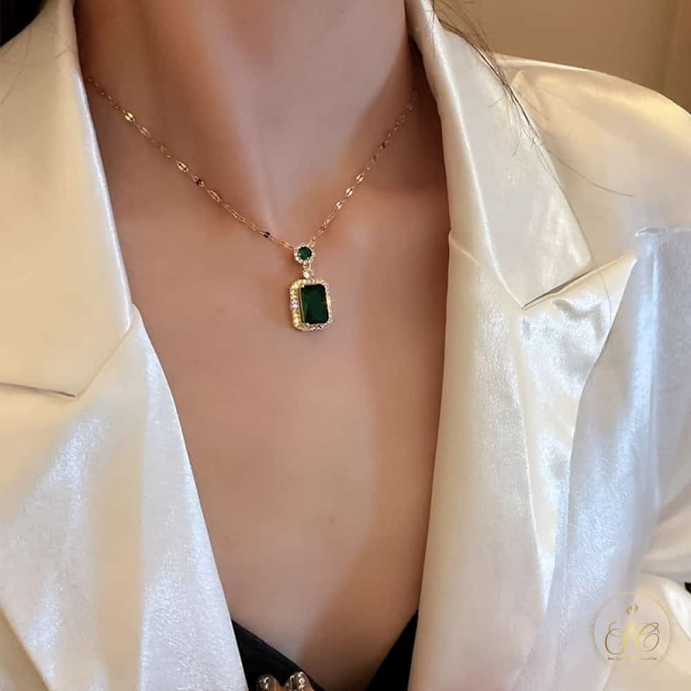 Premium Retro Green Geometric Luxury Niche Design Collarbone Necklace - SeoulChic.store