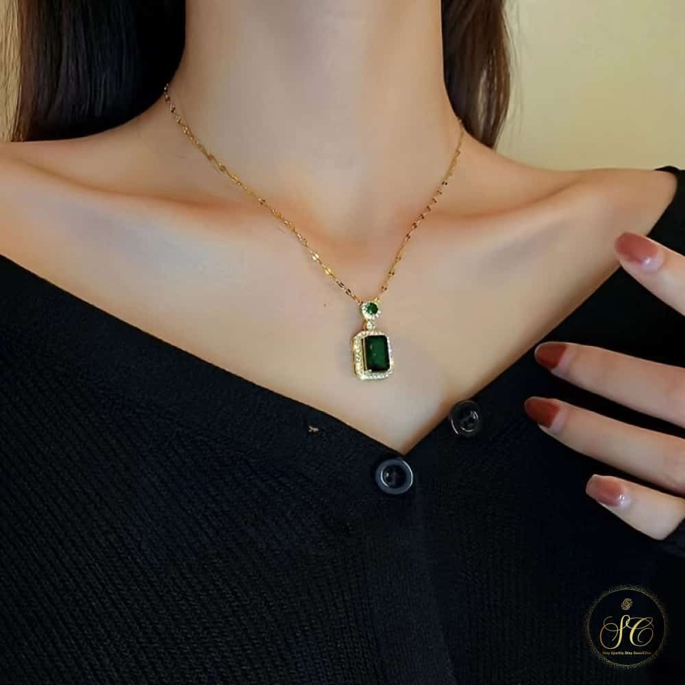 Premium Retro Green Geometric Luxury Niche Design Collarbone Necklace - SeoulChic.store