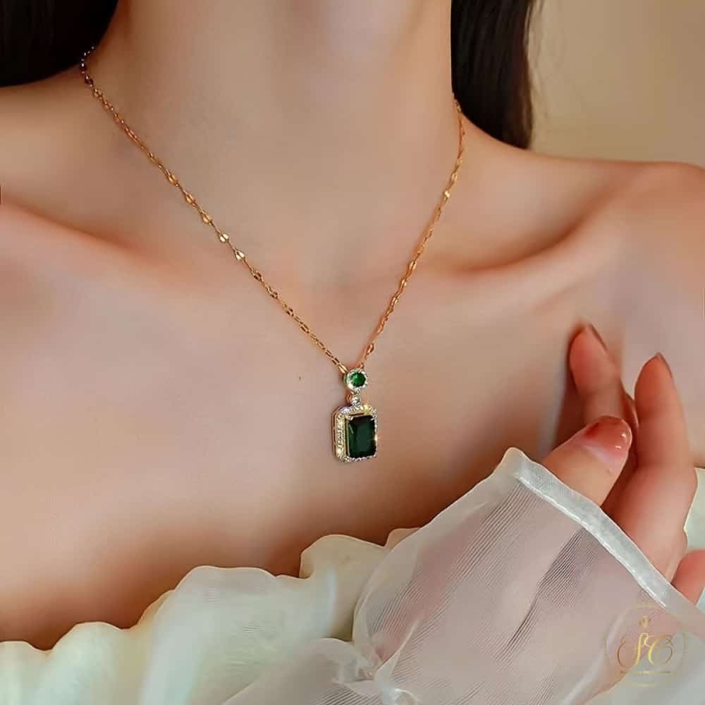 Premium Retro Green Geometric Luxury Niche Design Collarbone Necklace - SeoulChic.store