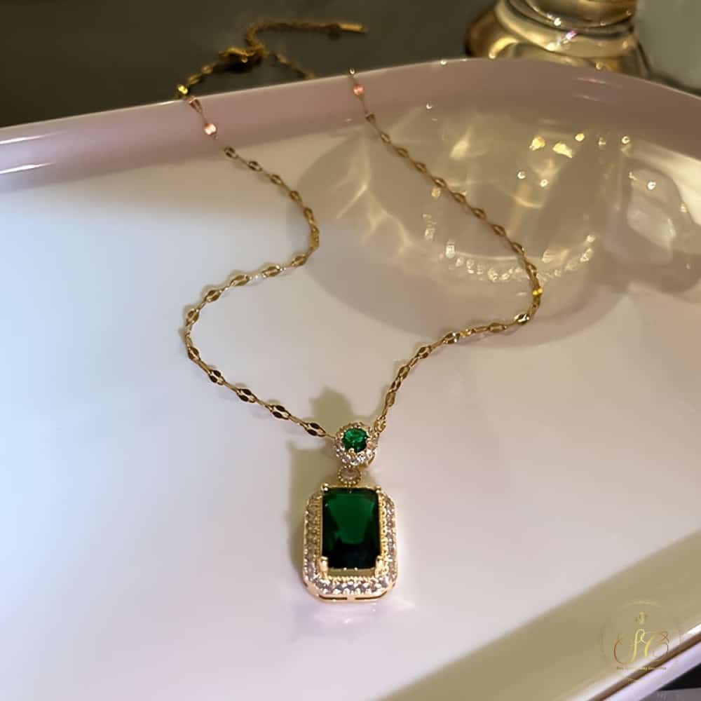 Premium Retro Green Geometric Luxury Niche Design Collarbone Necklace - SeoulChic.store